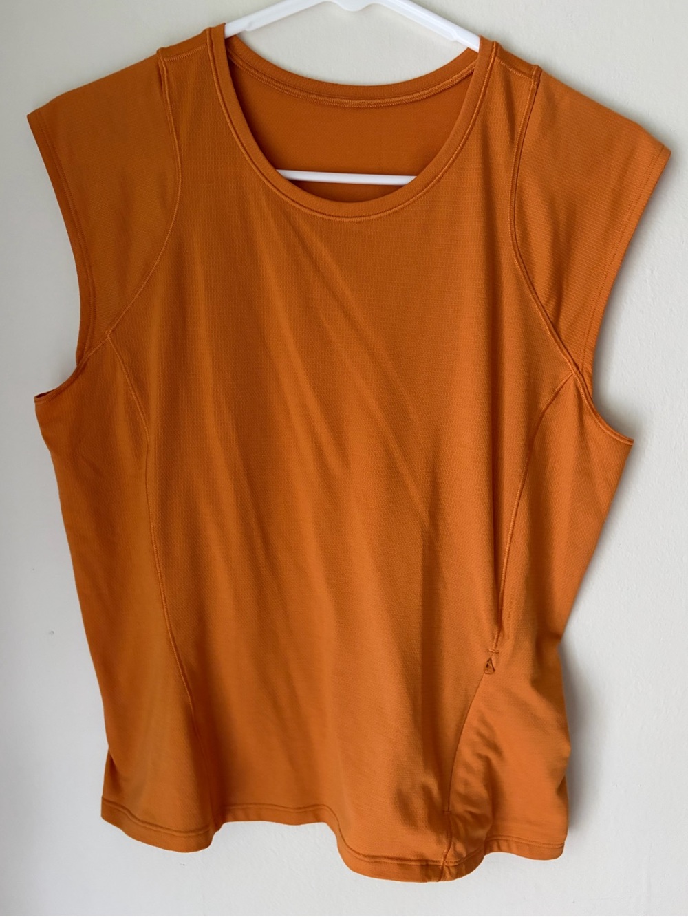17. Size Medium LULULEMON Dark Orange Sleeveless Shirt With Square Detail